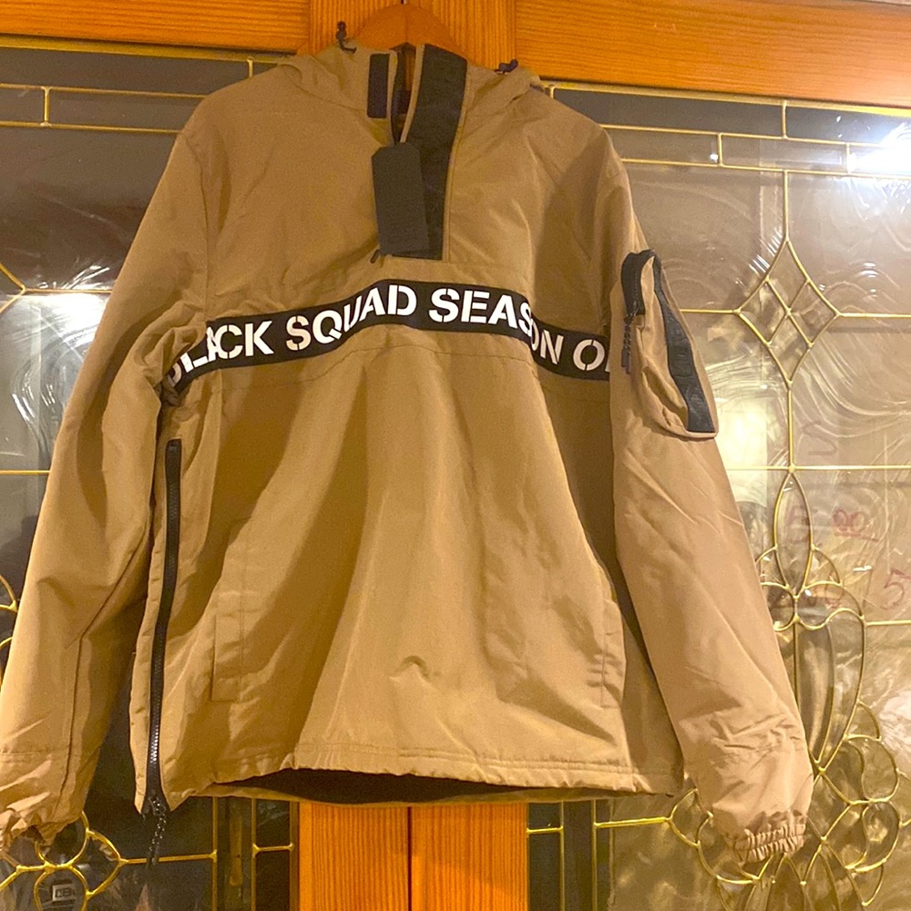 XL man Black Squad hooded jacket with pockets in front and on the side